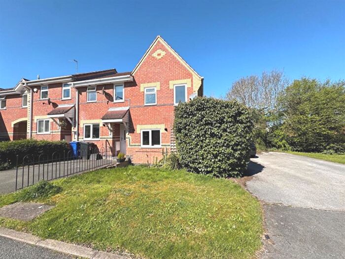 2 Bedroom End Of Terrace House For Sale In Severn Close, Uttoxeter, ST14