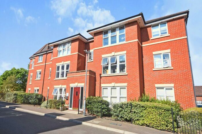 3 Bedroom Flat To Rent In Goodwin Close, Chelmsford, CM2