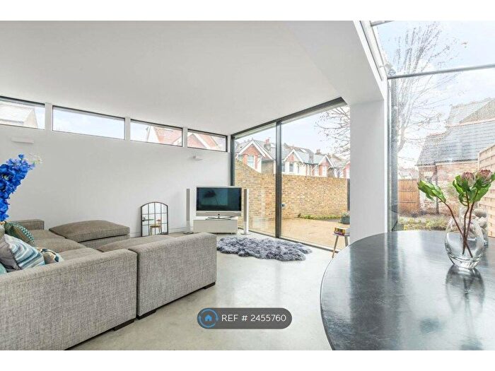 4 Bedroom End Of Terrace House To Rent In Whitton Road, Twickenham, TW1