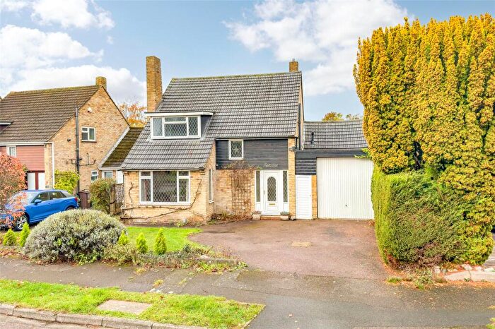 3 Bedroom Detached House For Sale In Farringford Close, St. Albans, Hertfordshire, AL2