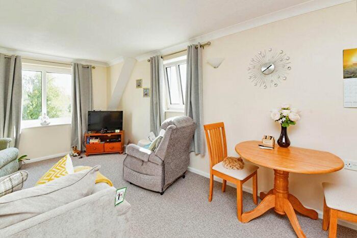 1 Bedroom Flat For Sale In Regal Court (Warminster), Warminster, BA12