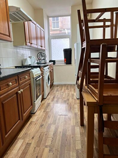3 Bedroom Flat To Rent In Albert Street, Edinburgh, EH7