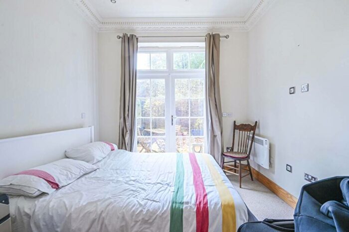 1 Bedroom Flat To Rent In School Mews, Shadwell, London, E1