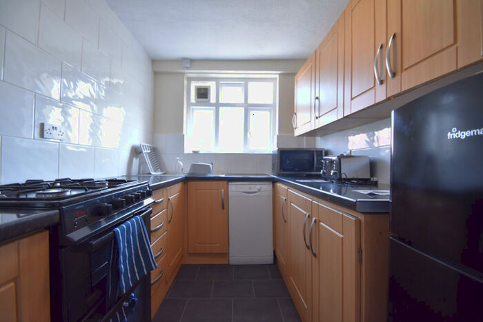 2 Bedroom Flat To Rent In Selby Road, Garforth, LS25