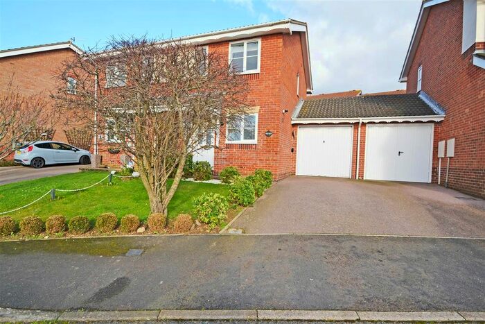 2 Bedroom Property To Rent In Clover Way, Portslade, BN41