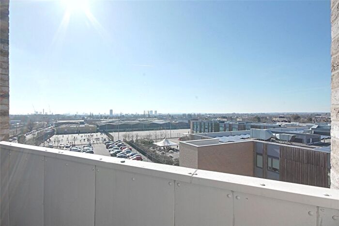 1 Bedroom Flat To Rent In Woodall Road, Enfield, EN3