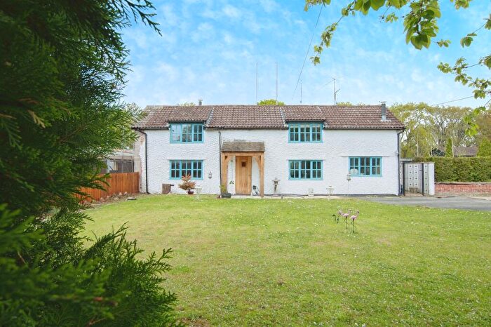 4 Bedroom Character Property For Sale In Haddons Drive, Three Legged Cross, Wimborne, BH21