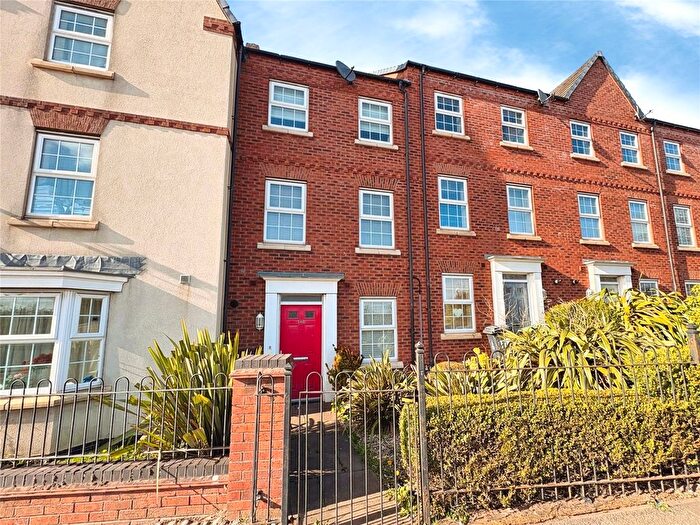 4 Bedroom Terraced House To Rent In Leamore Lane, Walsall, West Midlands, WS2