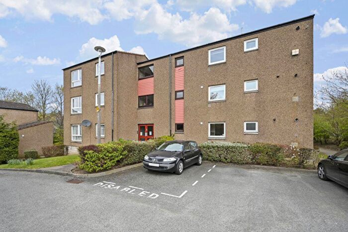 1 Bedroom Flat For Sale In / Bughtlin Green, East Craigs, Edinburgh, EH12