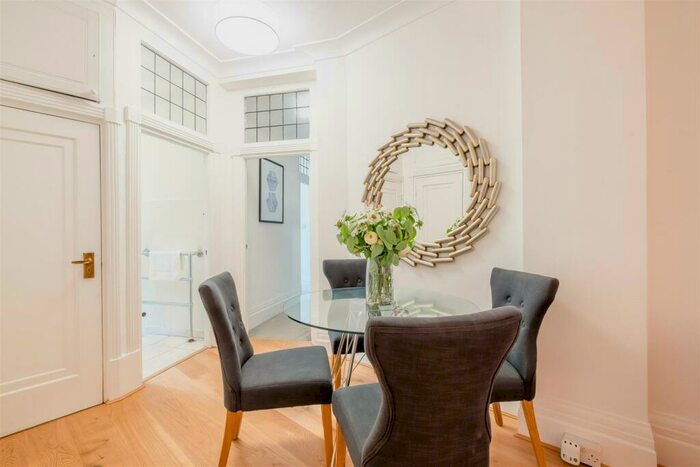 2 Bedroom Apartment To Rent In Park Road, London, NW8