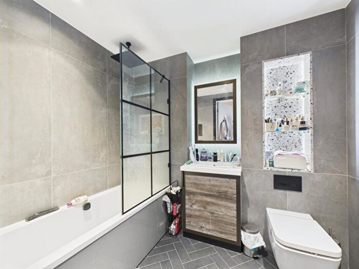 Flat To Rent In The Stage, - Curtain Road, EC2A