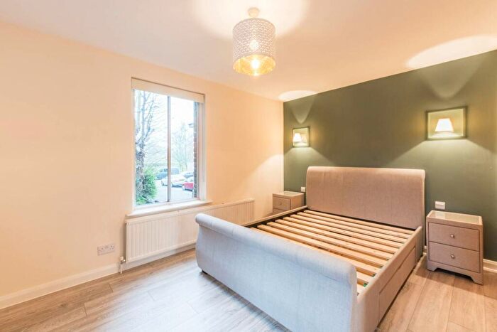 1 Bedroom Mews To Rent In Kings Court, St John's Wood, London, NW8