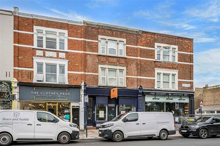 3 Bedroom Flat To Rent In Fulham Palace Road, Bishops Park, SW6