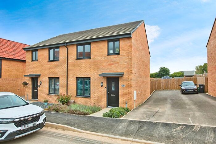 3 Bedroom Semi-Detached House For Sale In Burbage Way, Crewkerne, TA18