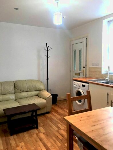 Studio To Rent In Saxon Drive, London, W3