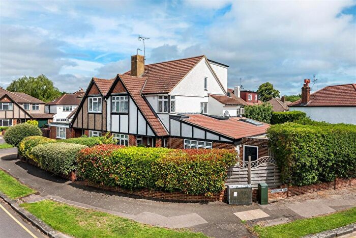 4 Bedroom House For Sale In Hazon Way, Epsom, KT19