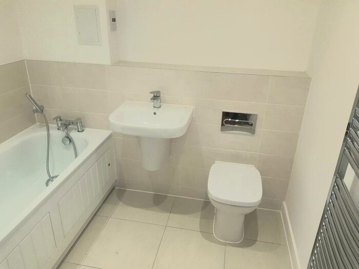 2 Bedroom Flat To Rent In Kincaid House, Chatham, ME5