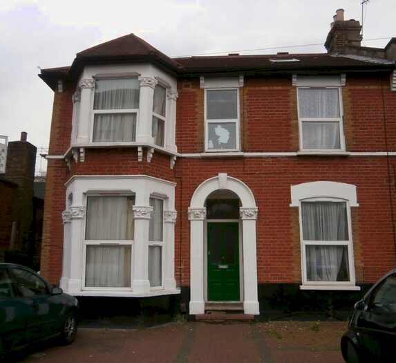 2 Bedroom Flat To Rent In Clements Road, Ilford IG1