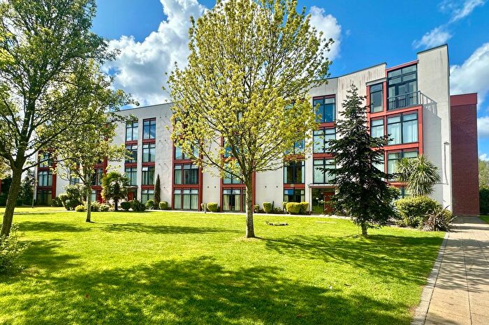 2 Bedroom Flat For Sale In Altrincham Road, Acorn House, M22