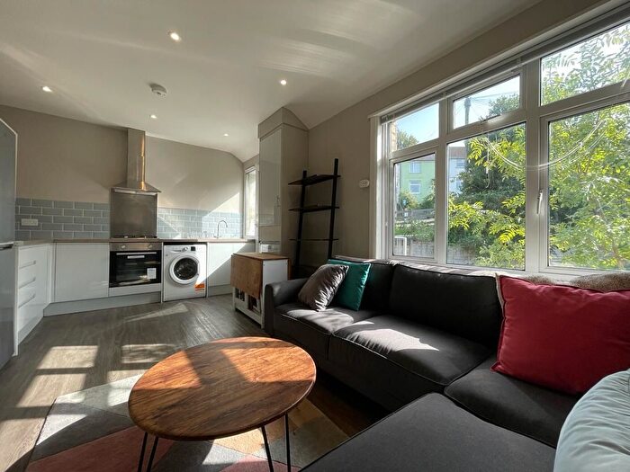 2 Bedroom Flat To Rent In Coombe Road, Brighton, BN2