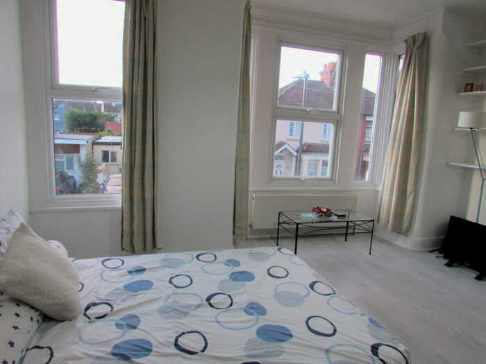 2 Bedroom Flat To Rent In Gordon Road, Harrow Wealdstone, Middlesex, HA3