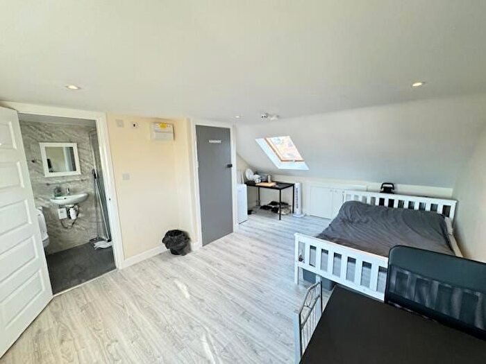 Studio To Rent In Empire Road, Perivale, UB6