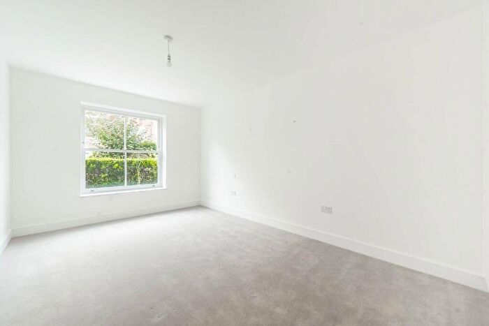 1 Bedroom Flat To Rent In High Road, Whetstone, London, N20