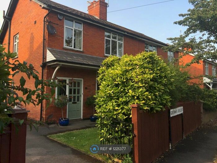 3 Bedroom Semi-Detached House To Rent In Greenway Crescent, Taunton, TA2