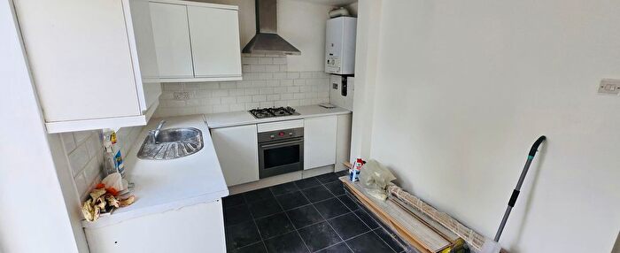 2 Bedroom Flat To Rent In Pendlestone Road, Walthamstow, E17