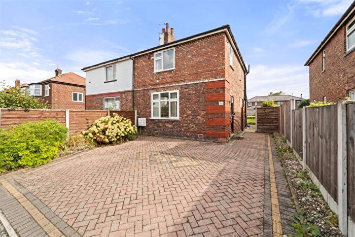 3 Bedroom Semi-Detached House For Sale In Oaklea Road, Sale, M33