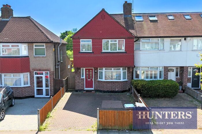 3 Bedroom End Of Terrace House To Rent In Pembury Avenue, Worcester Park, KT4