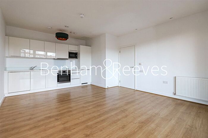 1 Bedroom Flat To Rent In Stewarts Road, London, SW8