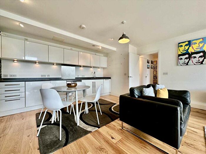 1 Bedroom Apartment To Rent In Phoenix Street, Plymouth, PL1