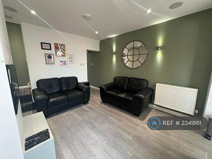 4 Bedroom Terraced House To Rent In Crowther Street, Stoke-On-Trent, ST4