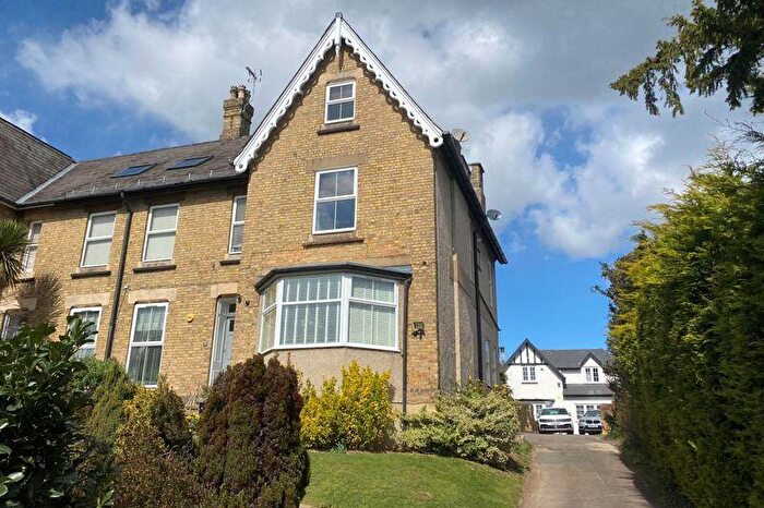 2 Bedroom Maisonette To Rent In Somerset Road, New Barnet, EN5