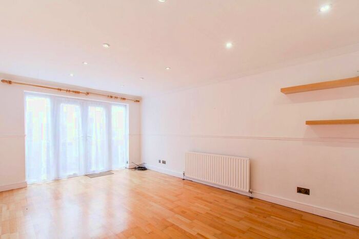 1 Bedroom Flat To Rent In Youngmans Close, Gordon Hill, Enfield, EN2