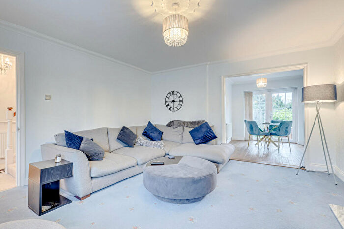 4 Bedroom Detached House For Sale In The Laurels, Rayleigh, SS6