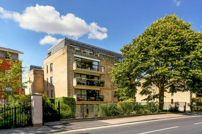 3 Bedroom Flat To Rent In Western Court, Western Road, Cheltenham, Gloucestershire, GL50