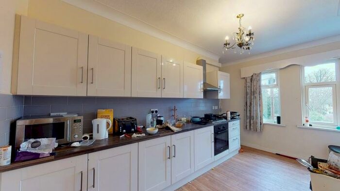 5 Bedroom Terraced House To Rent In Sefton Court, Headingley, Leeds, LS6