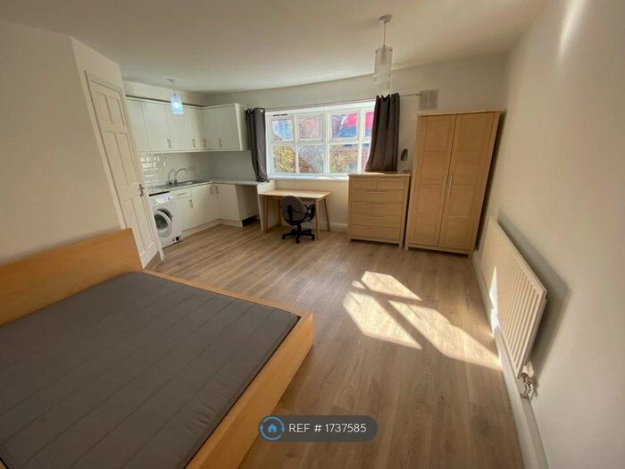 Studio To Rent In Park Road, Loughborough, LE11