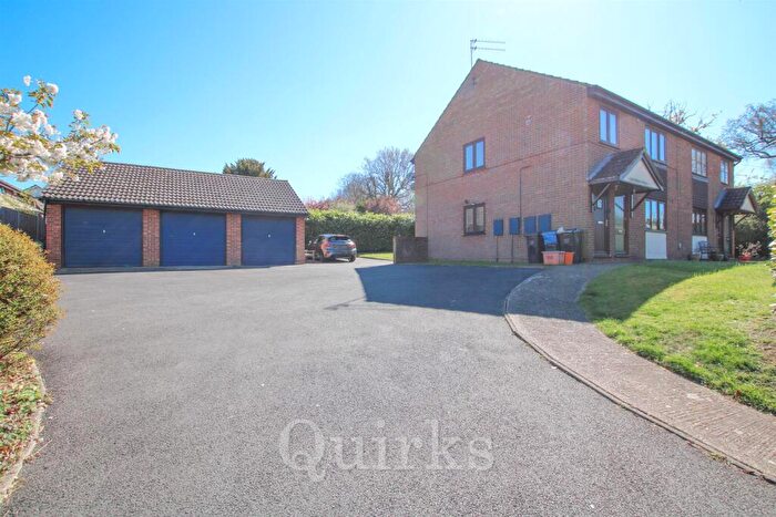 2 Bedroom Maisonette For Sale In Stock Road, Billericay, CM12