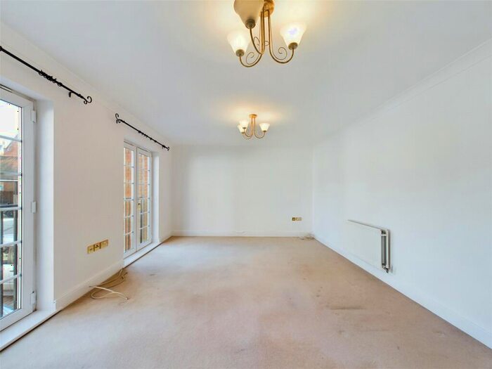 2 Bedroom Flat For Sale In Kipling Close, Warley, Brentwood, Essex, CM14