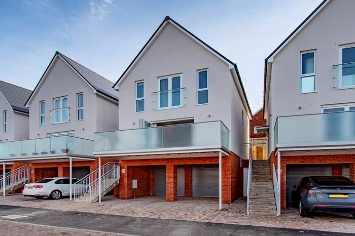 3 Bedroom Detached House To Rent In Bedroom Bathroom Detached House, Bramling Crescent, Tunbridge Wells, TN2