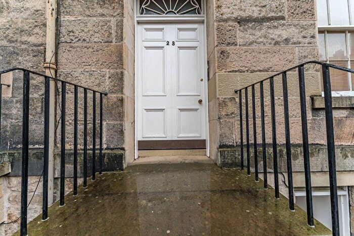 1 Bedroom Flat To Rent In Gayfield Square, Edinburgh, EH1