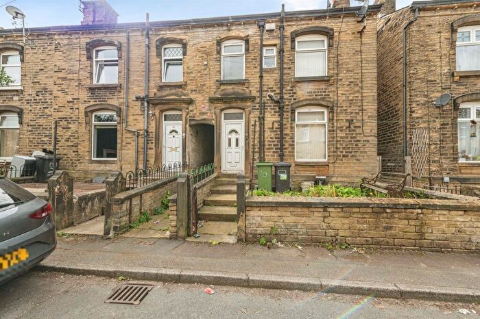 2 Bedroom Terraced House For Sale In Chapel Terrace, Crosland Moor, Huddersfield, HD4
