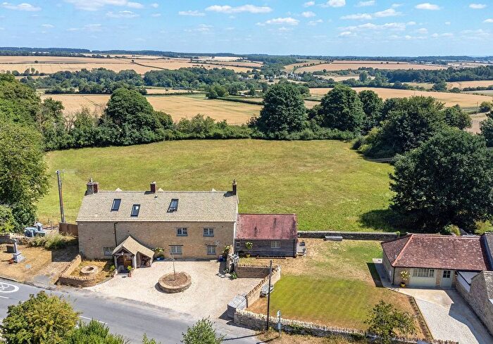 6 Bedroom Detached House For Sale In School Road, Finstock, OX7