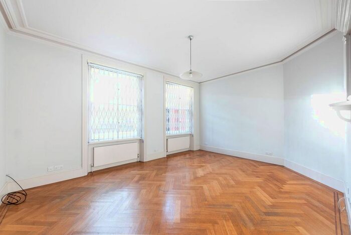 3 Bedroom Flat To Rent In Bramham Gardens, South Kensington, London, SW5