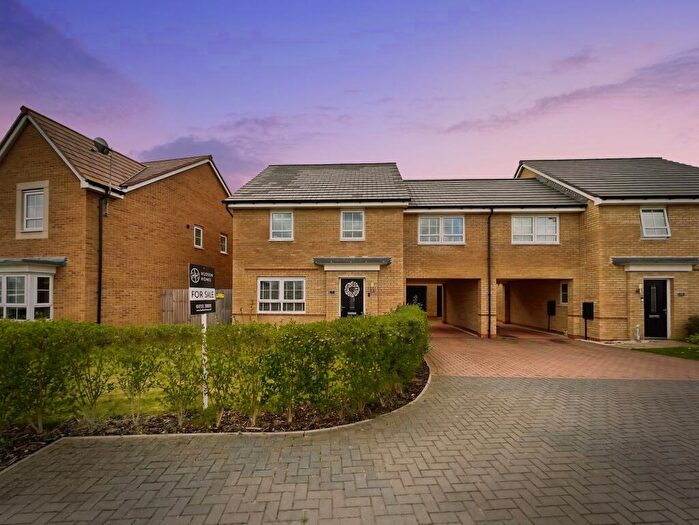 4 Bedroom Link Detached House For Sale In Broadstone Drive, Hampton Water, PE7