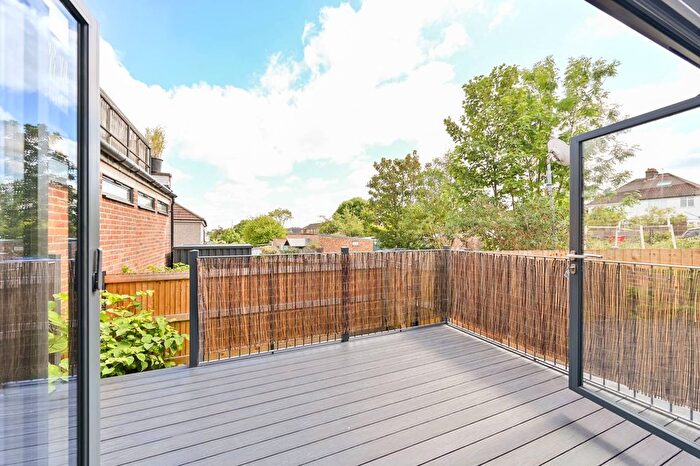 1 Bedroom Flat To Rent In Central Road, Worcester Park, KT4