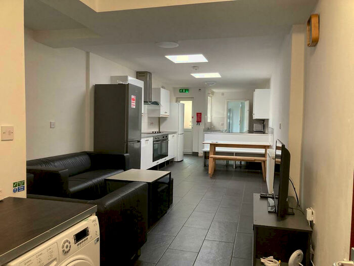 7 Bedroom House To Rent In Croydon Road, Bournville, B29